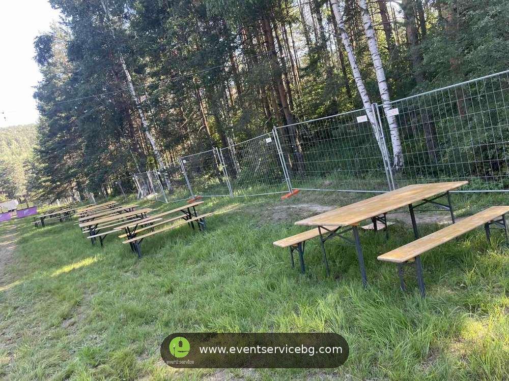 Iznajmljivanje klupa i stolova