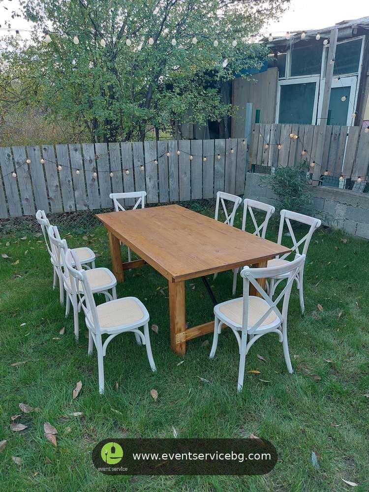 Iznajmljivanje drvenih Santorini izbeljenih stolica
