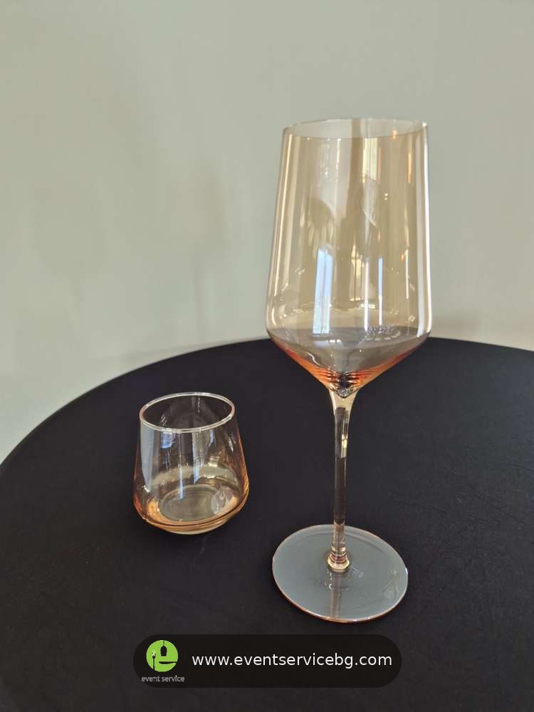 Čaša za vino zlatna