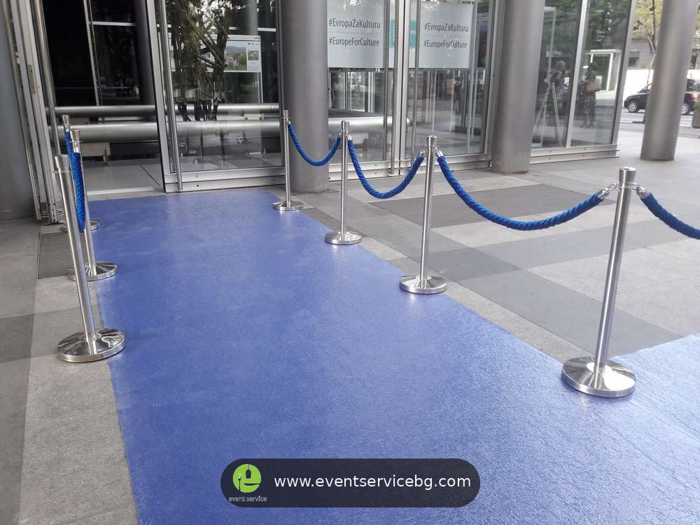 Iznajmljivanje plavih kanapa za barijera stubove